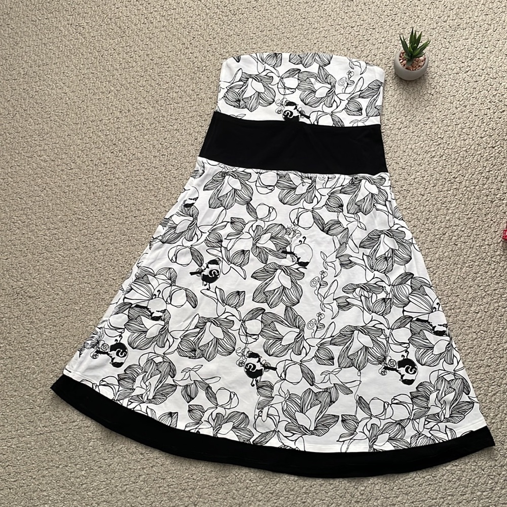 Lululemon beat the heat black white floral bird dress